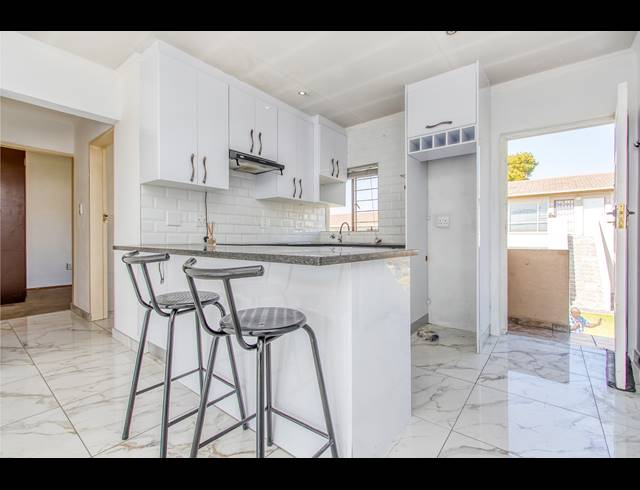 2 BEDROOM APARTMENT FOR SALE IN FERNDALE